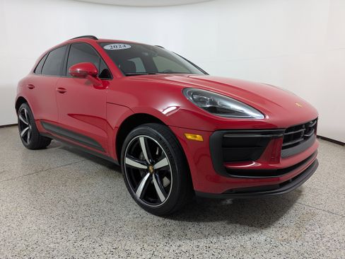 Used 2024 Porsche Macan image 1