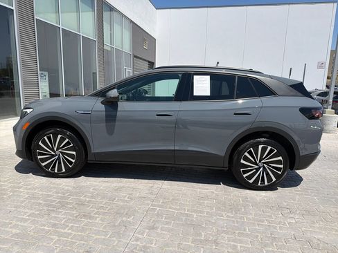 Used 2024 Volkswagen ID.4 Pro AWD/4WD image 3