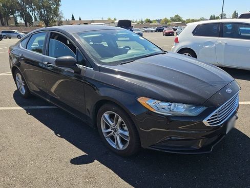 Used 2018 Ford Fusion SE w/ Fusion SE Technology Package FWD image 6