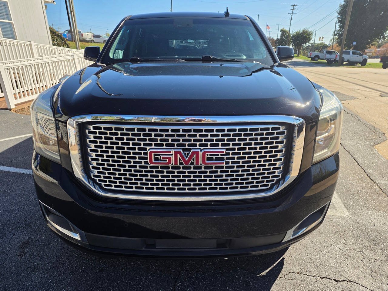 Used 2017 GMC Yukon XL Denali w/ Open Road Package RWD image 9