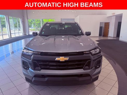 Used 2024 Chevrolet Colorado LT w/ LT Convenience Package II RWD image 2