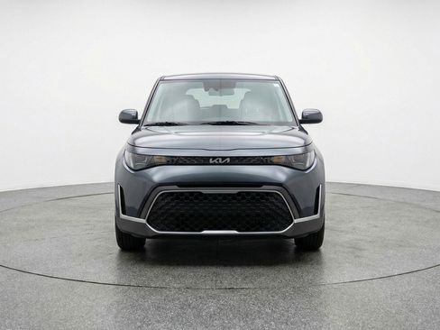 Used 2025 Kia Soul LX w/ LX Technology Package FWD image 2