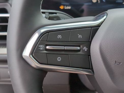 New 2026 Chevrolet Traverse LT w/ Sun and Wheel Package FWD image 24