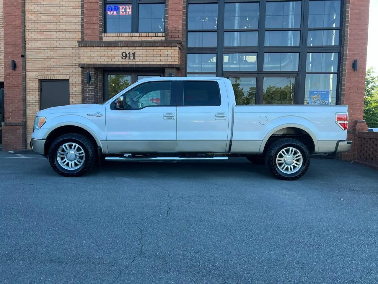 Used 2010 Ford F150 Lariat AWD/4WD image 4