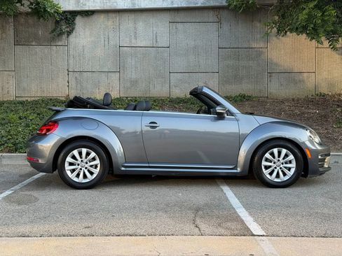 Used 2018 Volkswagen Beetle 2.0T Coast FWD image 12
