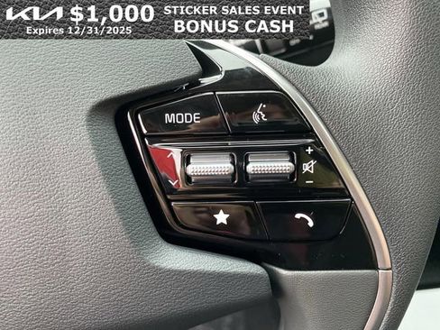 New 2025 Kia Niro LX image 25