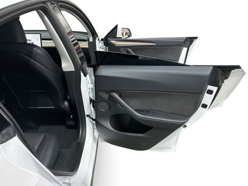 Certified 2023 Tesla Model Y Long Range AWD/4WD image 12