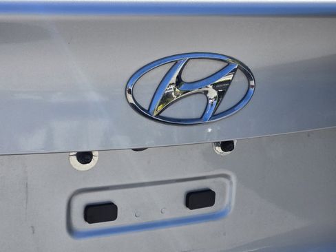 Used 2017 Hyundai Elantra SE FWD image 10