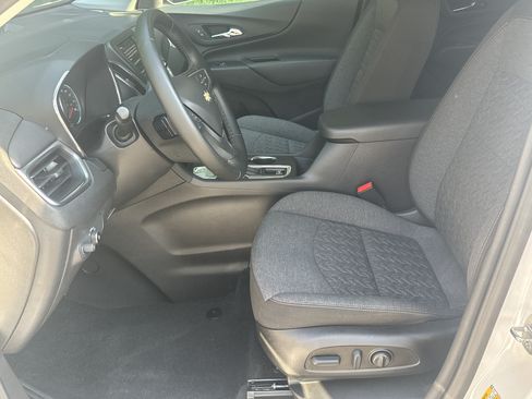 Used 2023 Chevrolet Equinox LT FWD image 9