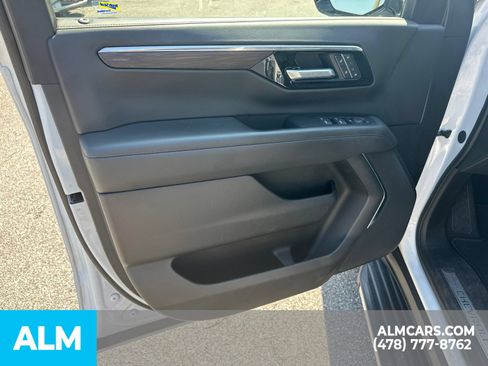 Used 2025 Chevrolet Tahoe LT AWD/4WD image 11