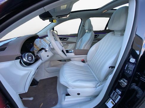 Used 2023 Mercedes-Benz EQS 580 4MATIC image 9