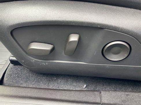 New 2026 Chevrolet Equinox EV LT image 18