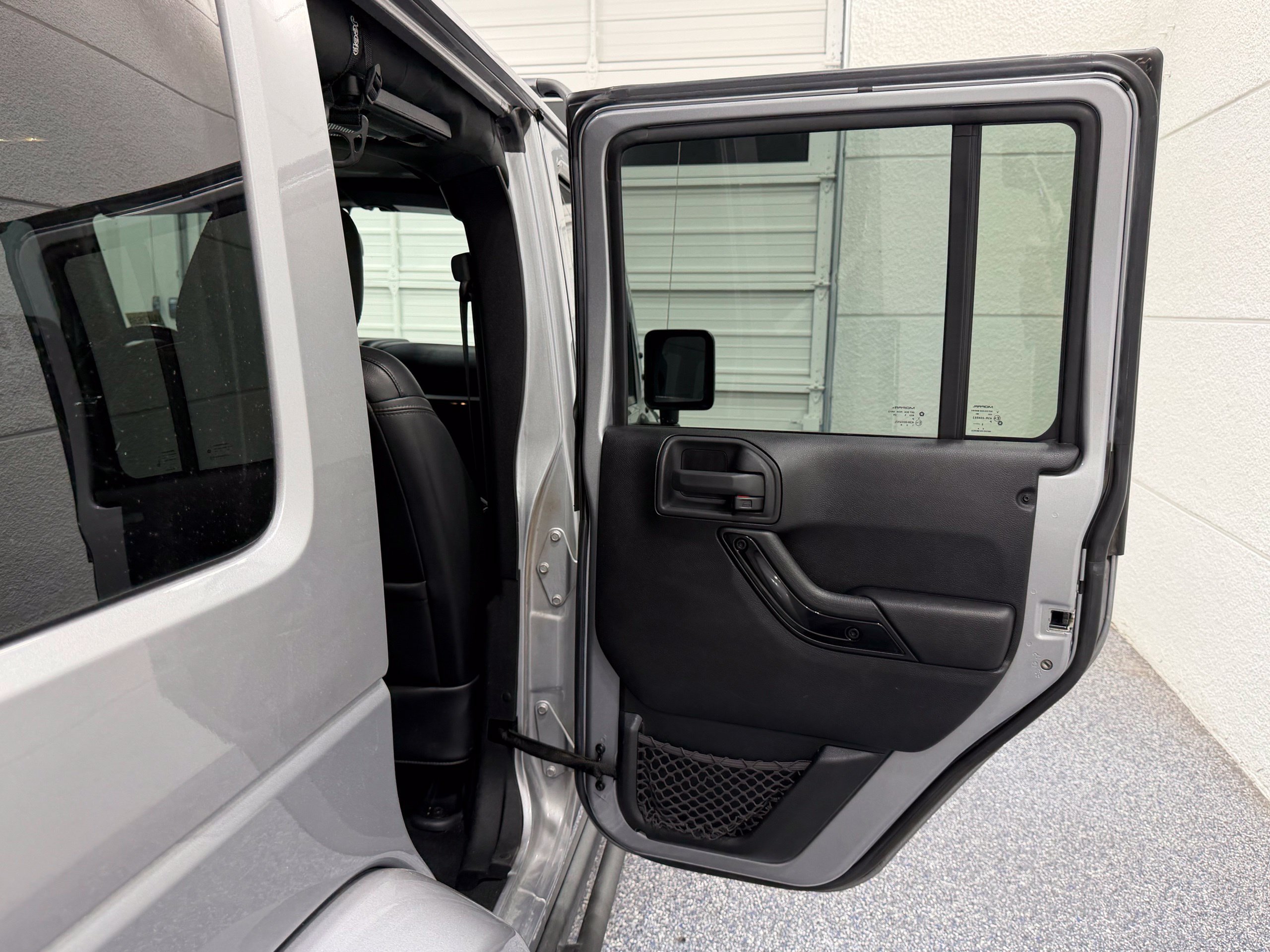 Used 2015 Jeep Wrangler Unlimited Sahara AWD/4WD image 27