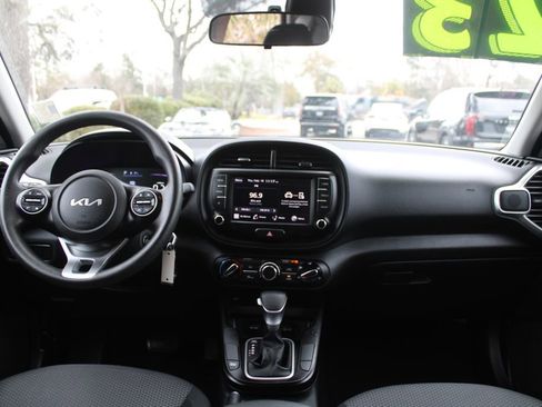 Certified 2023 Kia Soul LX w/ LX Technology Package image 22