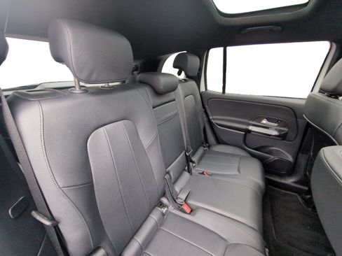 Used 2022 Mercedes-Benz GLB 250 4MATIC image 18