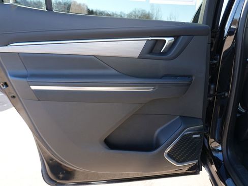 Used 2025 Buick Enclave Preferred image 19