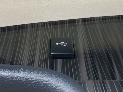 Used 2024 Toyota Sienna Limited image 26