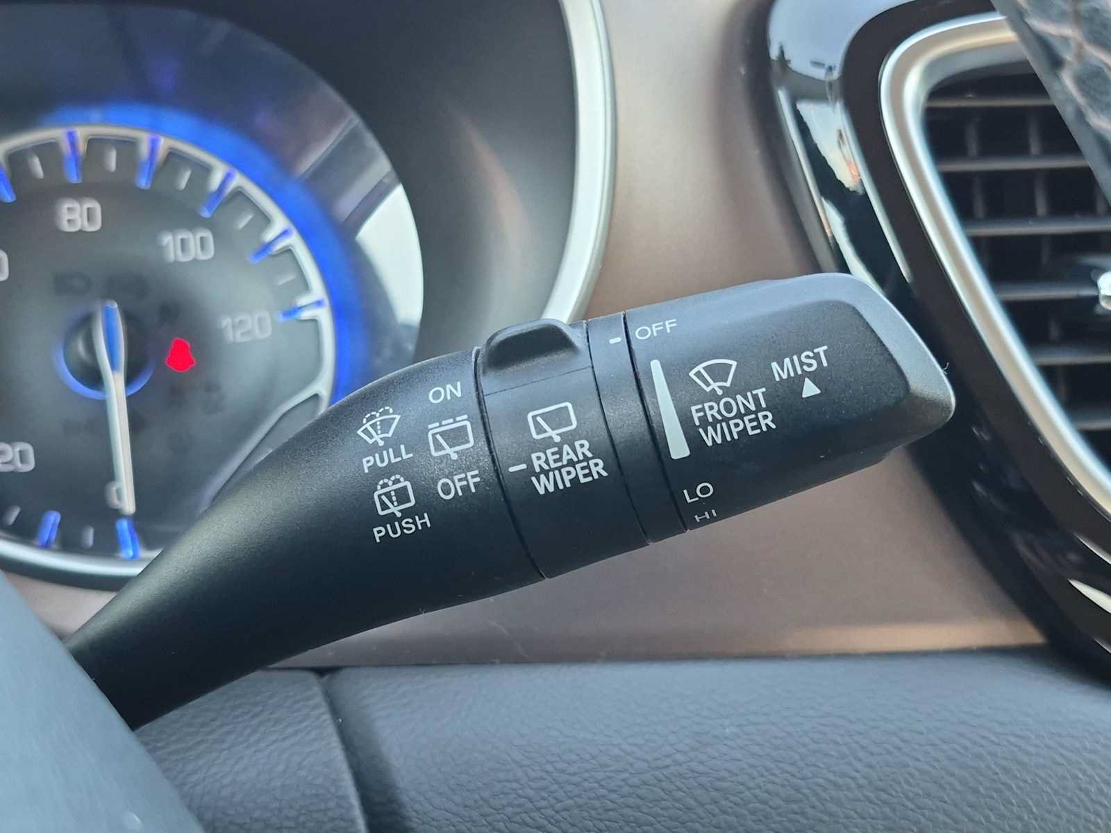 Used 2018 Chrysler Pacifica Touring-L FWD image 24
