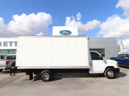 Certified 2024 Ford E-450 and Econoline 450 Super Duty w/ Power Windows & Locks Group image 10