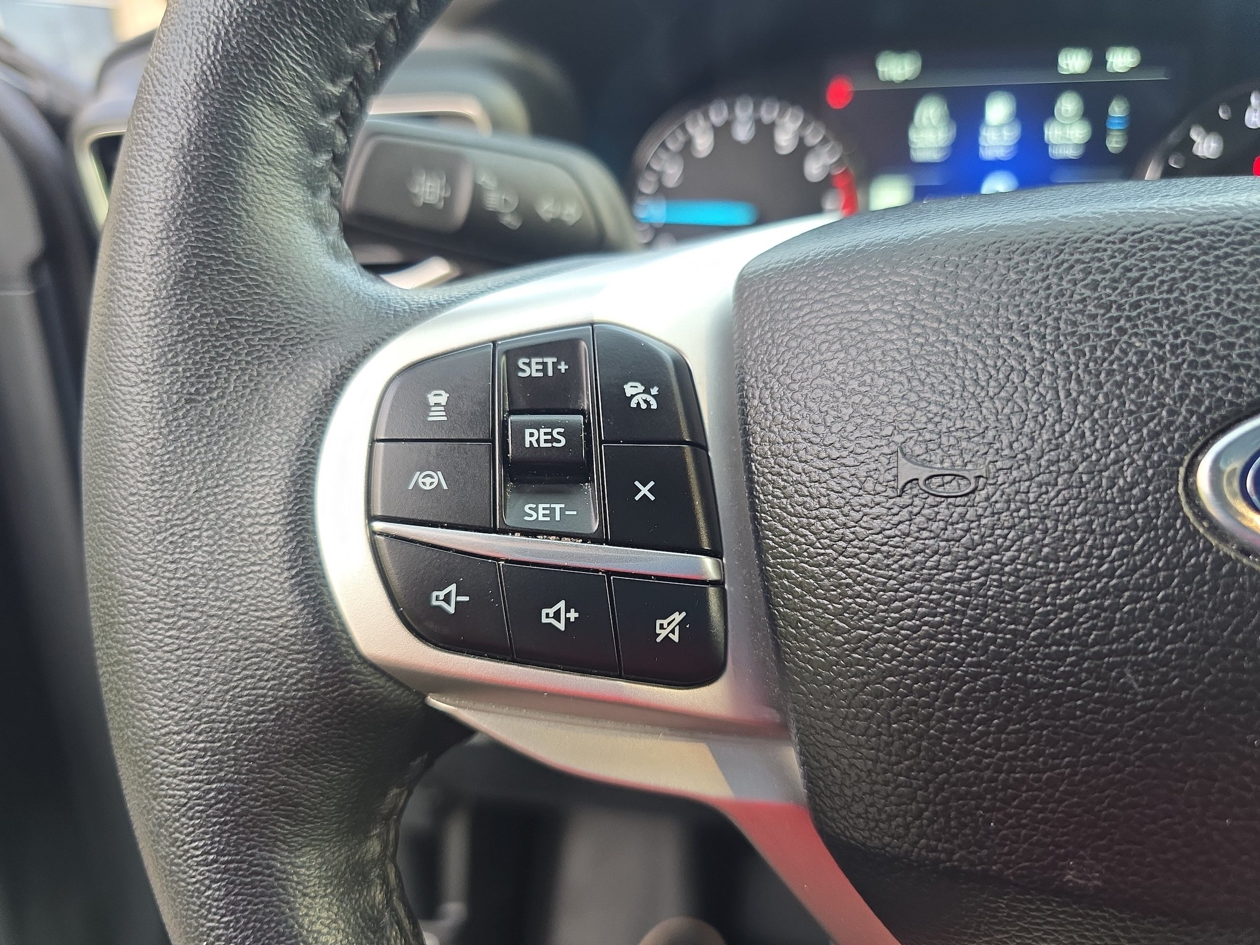 Used 2024 Ford Explorer XLT w/ Equipment Group 202A AWD/4WD image 16