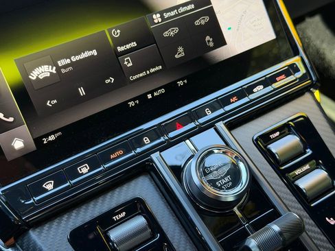 Used 2025 Aston Martin V8 Vantage Coupe image 31