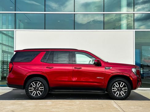 Used 2024 GMC Yukon AT4 w/ Technology Package image 3