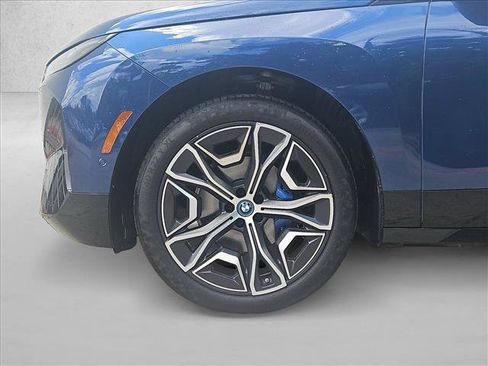 Used 2025 BMW iX xDrive50 AWD/4WD image 17