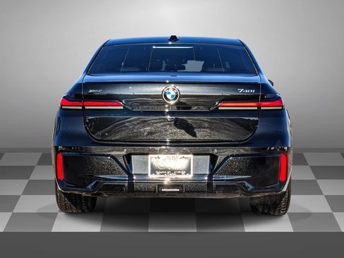 Used 2025 BMW 740i xDrive image 5