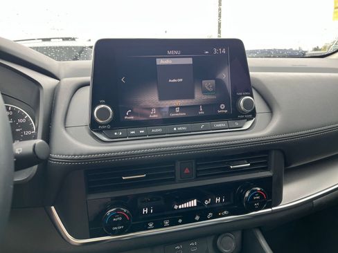 Used 2025 Nissan Rogue SV image 20