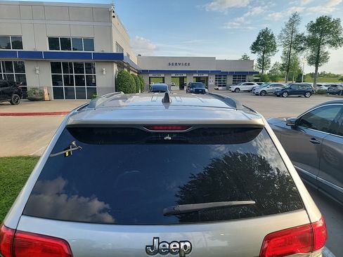 Used 2018 Jeep Grand Cherokee Laredo image 5