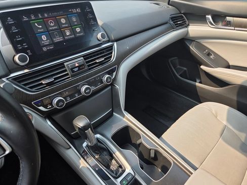 Used 2018 Honda Accord Touring image 37