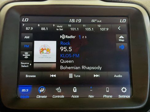 Used 2019 Jeep Renegade Limited w/ UConnect 8.4 Nav Group image 11