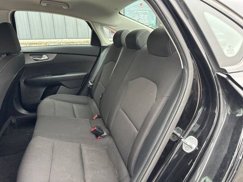 Used 2019 Kia Forte LXS FWD image 2