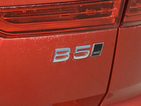 Used 2022 Volvo XC60 B5 Momentum AWD/4WD image 30