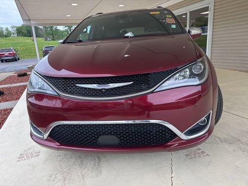 Used 2020 Chrysler Pacifica Limited w/ Tire & Wheel Group FWD image 8