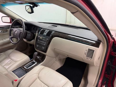 Used 2011 Cadillac DTS Luxury FWD image 11