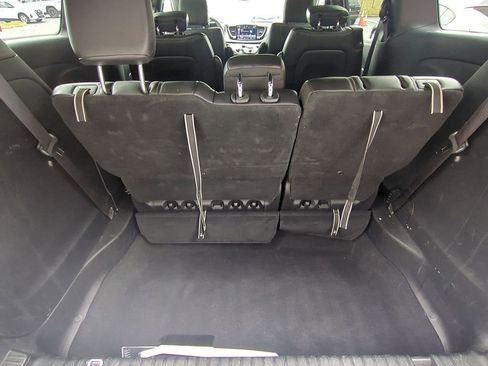 Used 2025 Chrysler Pacifica Select image 28
