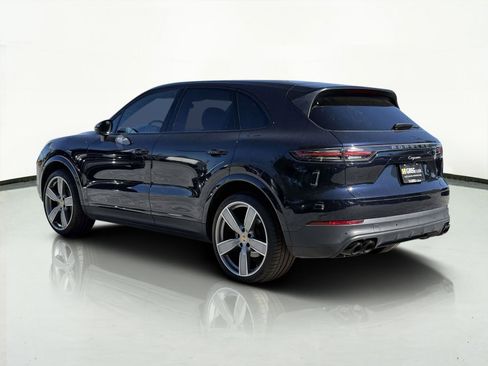 Used 2023 Porsche Cayenne Platinum Edition image 5