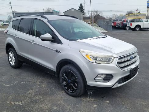 Used 2017 Ford Escape SE w/ Equipment Group 201A image 9