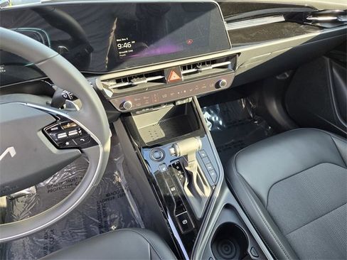 New 2025 Kia Niro EX Touring image 19