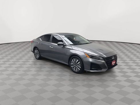 Used 2025 Nissan Altima 2.5 SV FWD image 26