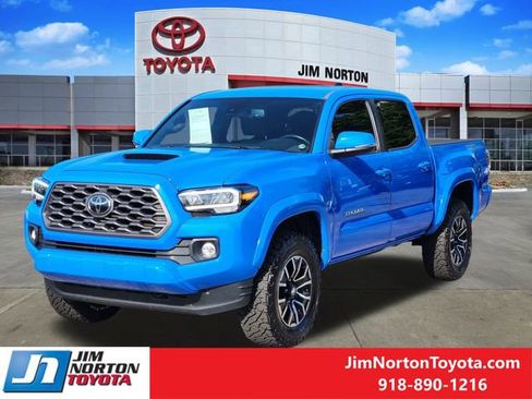 Used 2021 Toyota Tacoma TRD Sport w/ Technology Package RWD image 3