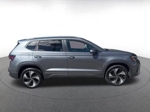 Used 2025 Volkswagen Taos SE image 16