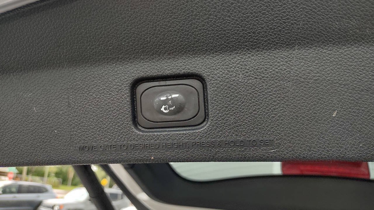 Used 2018 Ford Explorer XLT w/ Equipment Group 201A AWD/4WD image 37