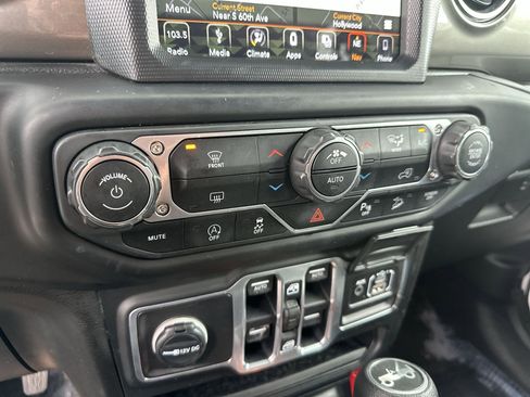 Used 2018 Jeep Wrangler Unlimited Sahara image 16