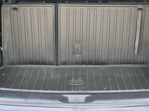 Used 2019 Toyota Highlander XLE AWD/4WD image 12