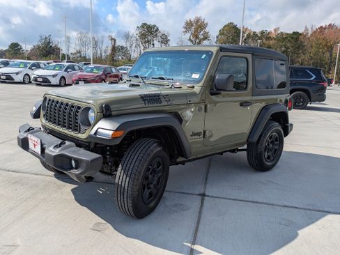 Used 2025 Jeep Wrangler Sport image 3