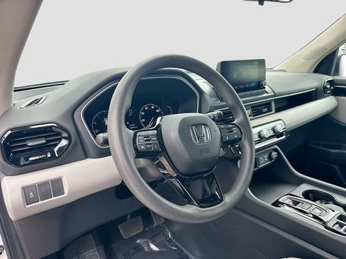 Used 2023 Honda Pilot LX image 9