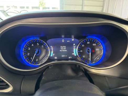 Used 2023 Chrysler Pacifica Touring-L FWD image 22