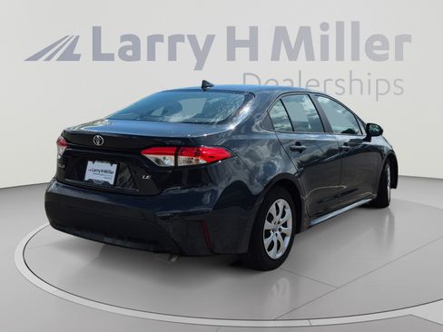 Used 2025 Toyota Corolla LE FWD image 5